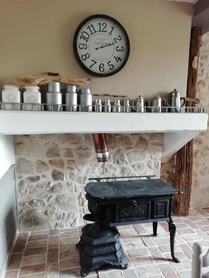 Villa Les Bories en Champagne à Montlevon Extérieur photo