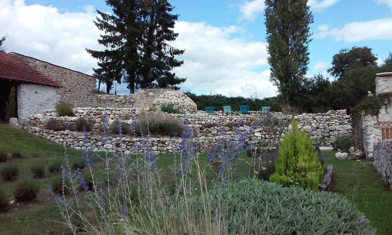 Villa Les Bories en Champagne à Montlevon Extérieur photo